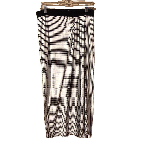 ⭐️ Lou & Grey Maxi Skirt - Picture 1 of 7